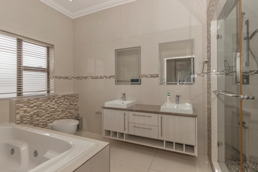 5 Bedroom Property for Sale in Sunset Beach Western Cape